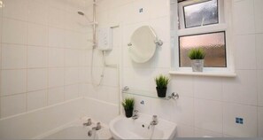 Apartment | 2 bedrooms - Stayzo Penthouse Accommodation 2- Premier Lodge (Southampton)