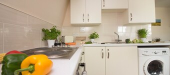 Stayzo Serviced Accommodation 16 Premier Lodge