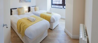 Stayzo Castle Point 6 Apartment - Premier Lodge