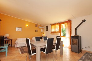 Dining - Five bedrooms & 4 bathrooms.A few steps from a white sandy beach, South Sardinia (Quartu Sant'Elena)