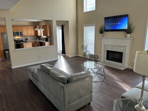 Smart-tv och eldstad