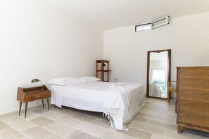 Villa familiale, vue sur le jardin | 3 chambres, accès au Wi-Fi (inclus), literie fournie