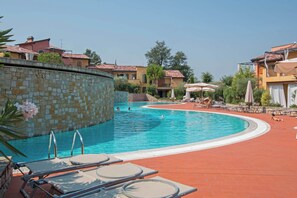 Piscine extérieure (ouverte en saison)