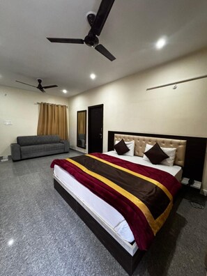 Kamar Double Deluks | Wi-Fi gratis dan seprai linen