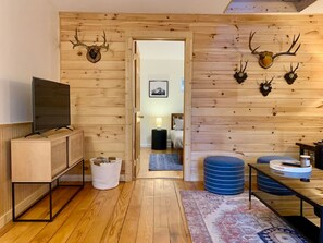 Studio - Back House Twin Cabin Ii-hot Tub Fireplace Hiking Retreat (Jewett)