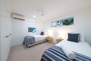 4 bedrooms, free WiFi, bed sheets