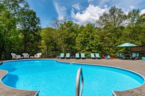 Pool - Family Fun Oasis Hot Tub Steam Room Pool Stream Firepit Games (Saugerties)