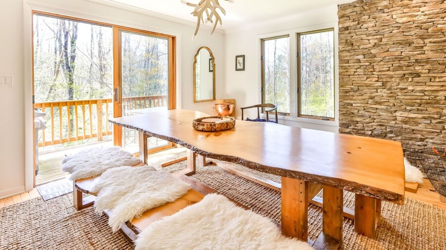 Hunter Mountain Ski House - Tesla Charger