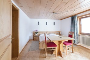 Dining - Spacious vacation apartment right next to the bus stop (Vorarlberg)