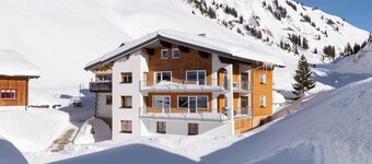 Spacious vacation apartment right next to the bus stop