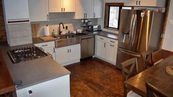 Fridge, oven, stovetop, dishwasher