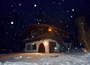 Exterior - Cozy 4-bedroom chalet with WiFi, AC, fireplace in adventurous Mad River Valley (Warren)