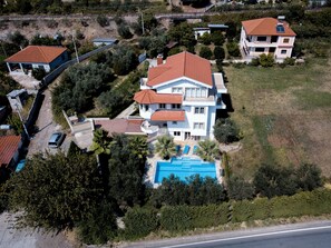 Exterior - 4-bedroom villa in welcoming Elbasan with WiFi, AC ,free car park. (Elbasan)