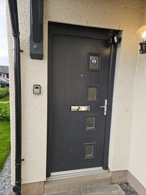 Shared Dormitory, 3 Bedrooms | Exterior detail - Room in House - Westside Cozy Inn Space (Kirknewton)