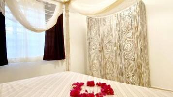 1 Schlafzimmer, Reisekinderbett, Bettwäsche