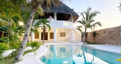 Blue Diamond Villa Watamu: Double Room with Patio