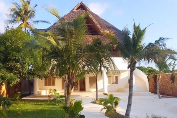 Exterior - Blue Diamond Villa Watamu: Double Room with Patio (Watamu)