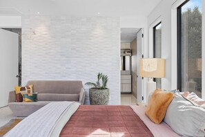 3 bedrooms, desk, free WiFi, bed sheets