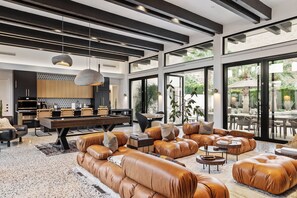 Smart TV, fireplace, table tennis, stereo