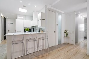 Fridge, microwave, oven, dishwasher