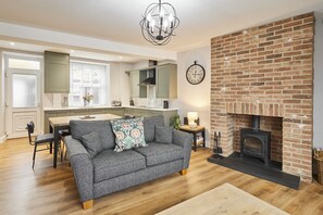 TV, fireplace, offices