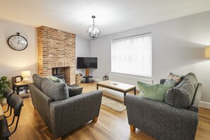 TV, fireplace, offices