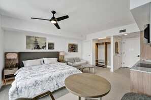 Luxury-Studio, Stadtblick | Hochwertige Bettwaren, Verdunkelungsvorhänge, Bügeleisen/Bügelbrett