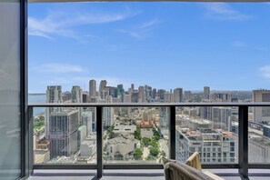 City view - Downtown Studio w City Views (Miami)