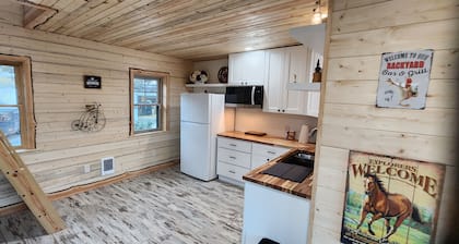 Tree House 1-bedroom cabin in Peyton with WiFi access