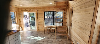 Tree House 1-bedroom cabin in Peyton with WiFi access