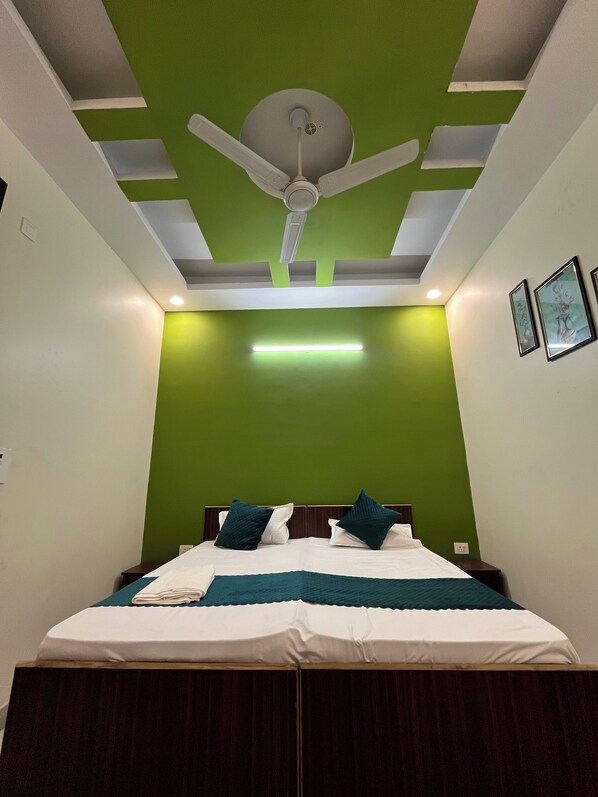 غرفة ديلوكس | مكتب ومساحة عمل للكمبيوتر المحمول وواي فاي مجانًا