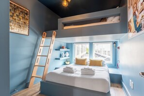 8 bedrooms, desk, iron/ironing board, free WiFi - Chloe & Crosby at The Lucy - Dual Townhomes + Hot Tub (Nashville)