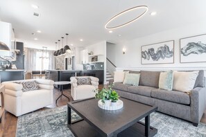 Smart TV - Chloe & Crosby at The Lucy - Dual Townhomes + Hot Tub (Nashville)