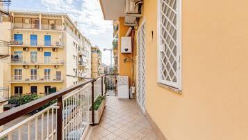 LÀgenhet - 2 sovrum - kök - utsikt mot staden | Balkongutsikt