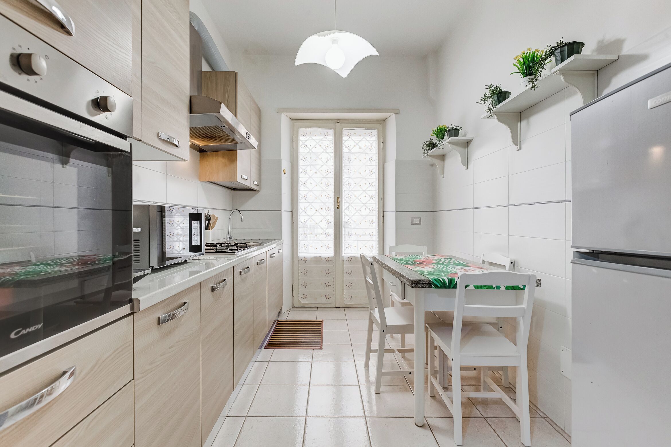 Appartamento, 2 camere da letto, cucina, vista città | Cucina privata | Frigorifero, microonde, forno, piano cottura