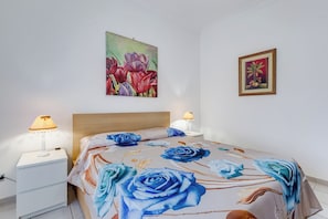Apartment, 2 Schlafzimmer, Küche, Stadtblick | 2 Schlafzimmer, Bügeleisen/Bügelbrett, kostenloses WLAN