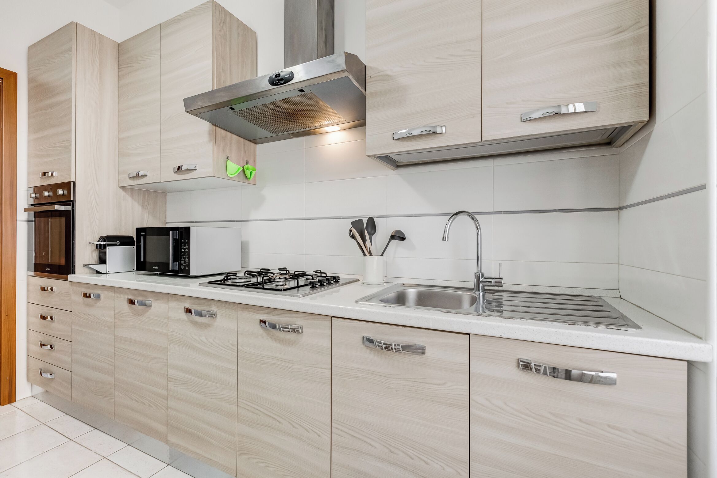 Appartamento, 2 camere da letto, cucina, vista città | Cucina privata | Frigorifero, microonde, forno, piano cottura