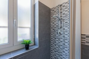 Apartment | Badezimmer | Dusche, Bidet