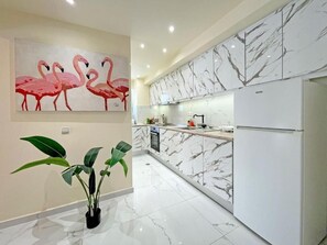 Microwave, oven, stovetop, coffee/tea maker - New Luxurious apartment - 1 minute from Elli Beach (Rodos)