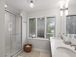 Hair dryer, towels - Gorgeous Home With Private Pool! Steps to Beach! (Michigan City)