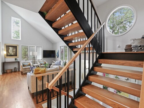 Gorgeous Home With Private Pool! Steps to Beach!