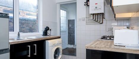 Casa | Cucina privata | Frigorifero, microonde, forno, piano cottura