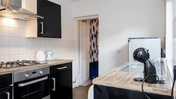 House | Private kitchen | Fridge, microwave, oven, stovetop