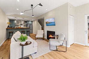 Smart TV, fireplace