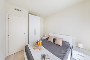 Basic Apartment | 3 bedrooms, iron/ironing board, free WiFi, bed sheets - La Romantica by Wonderful Italy (Manerba del Garda)