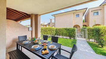 Apartemen Basic | Teras/patio