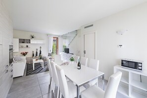 Basic Apartment | Living area | 35-cm TV with digital channels - La Romantica by Wonderful Italy (Manerba del Garda)
