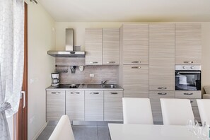 Basic Apartment | Private kitchen | Electric kettle, high chair - La Romantica by Wonderful Italy (Manerba del Garda)