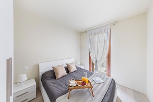 基础公寓 | 3 多间卧室、熨斗/熨衣板、免费 WiFi、床单