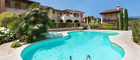 Piscina externa sazonal